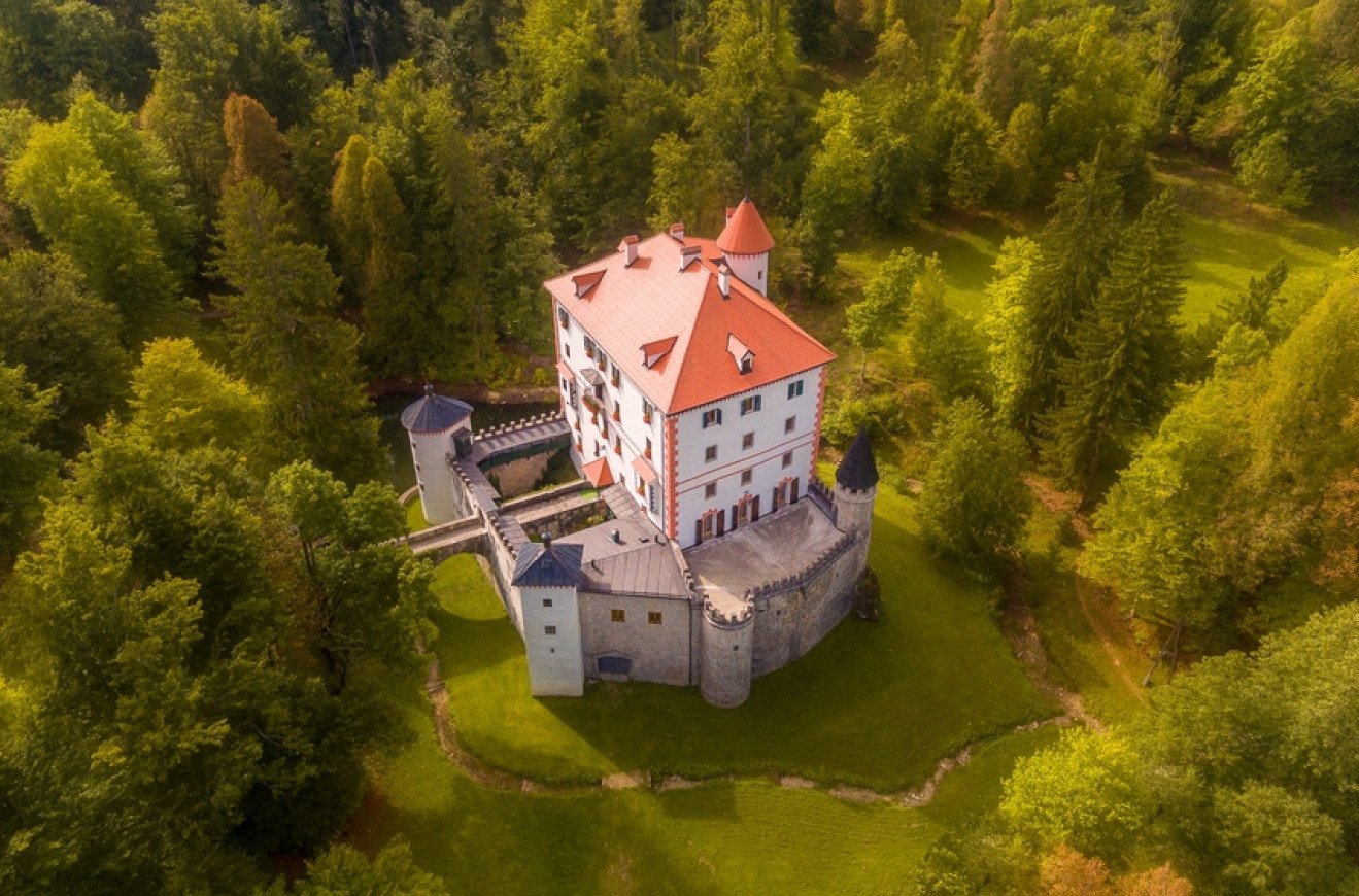 Snežnik Castle